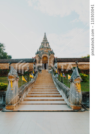 beautiful architecture at Pra That Lampang Luang in Thailand 110303041