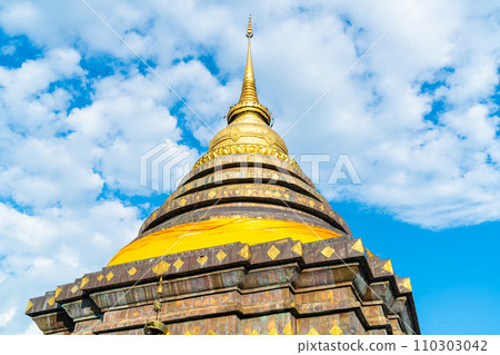 beautiful architecture at Pra That Lampang Luang in Thailand 110303042