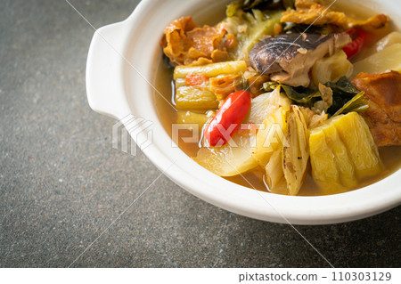 boiled pickled cabbage and bitter gourd soup 110303129