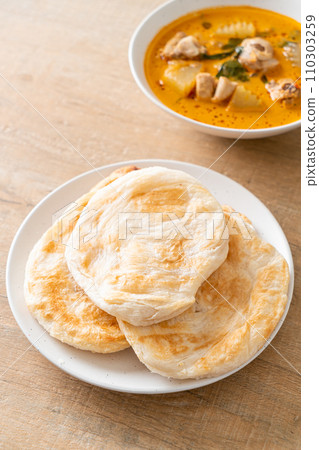Chicken curry soup with roti 110303259
