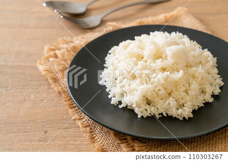 cooked rice on plate 110303267