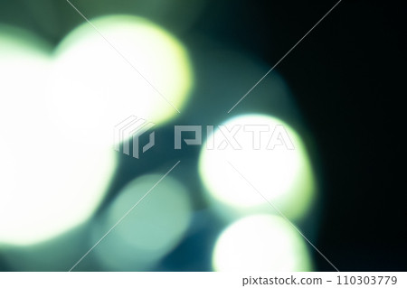 翠綠色閃光背景素材 110303779