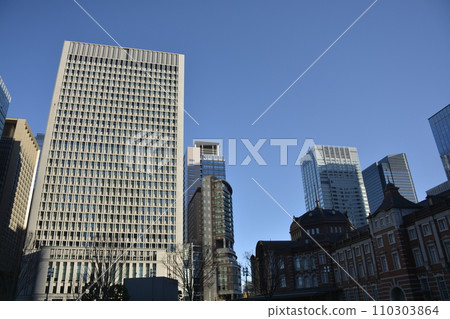 在東京駐地前面的都市風景 在東京駐地前面的都市風景 110303864