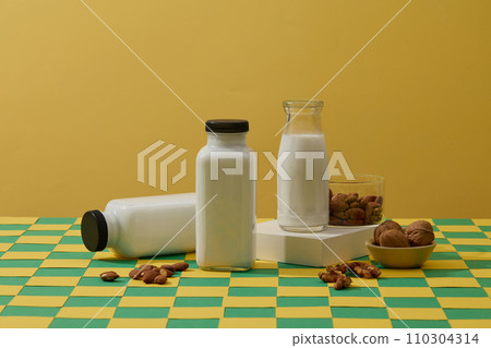 Many types of organic nuts are displayed with three milk bottles. Soybean oil is the vegetable oil extracted from the seeds of the soybean Many types of organic nuts are displayed with three milk bottles. Soybean oil is the vegetable oil extracted from the seeds of the soybean 110304314