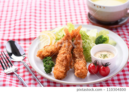 Freshly fried crispy fried shrimp 110304800