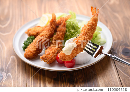 剛炸好的脆皮炸蝦 剛炸好的脆皮炸蝦 110304838