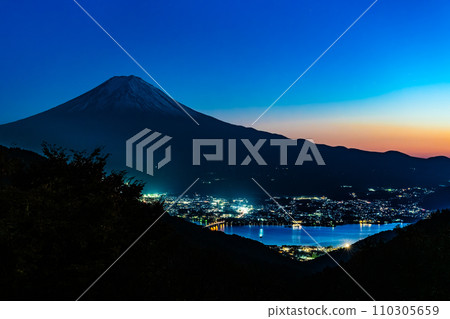 Fuji at dusk, view from Misaka Pass Fuji at dusk, view from Misaka Pass 110305659