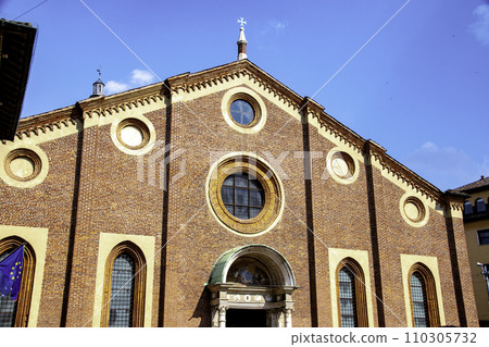 Early summer cityscape of Milan, Italy Early summer cityscape of Milan, Italy 110305732