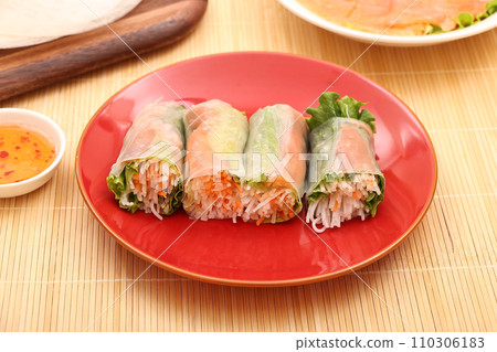 Delicious fresh spring rolls Delicious fresh spring rolls 110306183