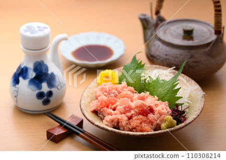 Negitoro tuna tataki Negitoro tuna tataki 110308214