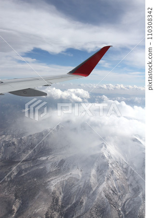 冬季大雪山脈的鳥瞰圖，北海道的屋頂 110308342