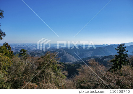 高尾山、表參道/登山1號線、從11丁目茶室旁的展望台眺望關東平原 高尾山、表參道/登山1號線、從11丁目茶室旁的展望台眺望關東平原 110308740