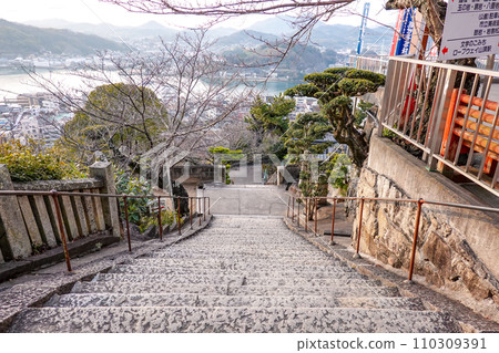 從千光寺鐘樓看到的景色(廣島縣尾道市) 從千光寺鐘樓看到的景色(廣島縣尾道市) 110309391