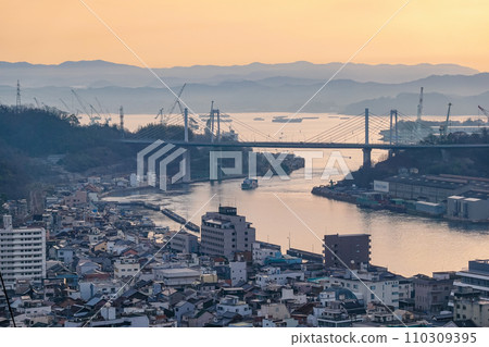 從千光寺鐘樓看到的景色(廣島縣尾道市) 從千光寺鐘樓看到的景色(廣島縣尾道市) 110309395