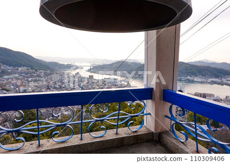 從千光寺鐘樓看到的景色(廣島縣尾道市) 從千光寺鐘樓看到的景色(廣島縣尾道市) 110309406