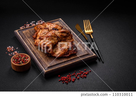 Delicious fresh crispy chicken grilled with salt, spices and herbs 110310011