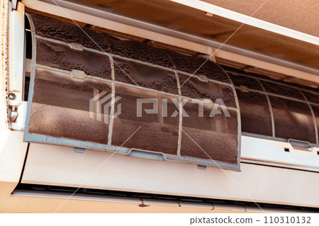 Air conditioner and dirty filter in smoking room Air conditioner and dirty filter in smoking room 110310132