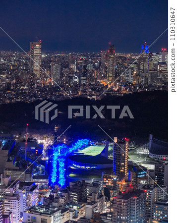 （東京）從SHIBUYA SKY眺望代代木公園和青之洞窟 110310647