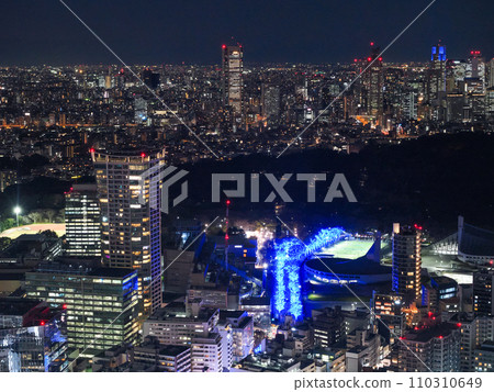 （東京）從SHIBUYA SKY眺望代代木公園和青之洞窟 110310649