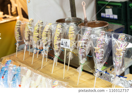 Wrapped chocolate bananas at a food stall Wrapped chocolate bananas at a food stall 110312737