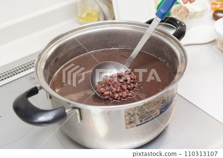 A lot of zenzai in a pot A lot of zenzai in a pot 110313107