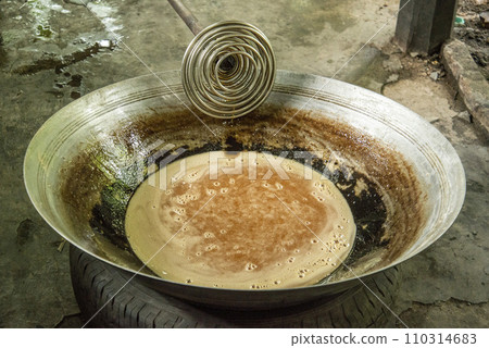 THAILAND AMPHAWA PALM SUGAR PRODUCTION THAILAND AMPHAWA PALM SUGAR PRODUCTION 110314683