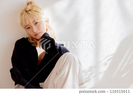 blonde woman sitting on the floor 110315011