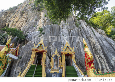 THAILAND PHETCHABURI WAT THAM KHAO YOI CAVE THAILAND PHETCHABURI WAT THAM KHAO YOI CAVE 110315257
