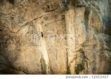 THAILAND RATCHABURI WAT KHAO NGU CAVE THAILAND RATCHABURI WAT KHAO NGU CAVE 110315417