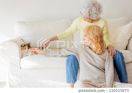 Life with a cat (cat/owner) Life with a cat (cat/owner) 110315673