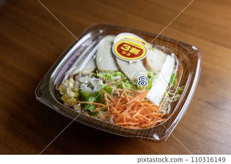 Discounted side dish chicken salad Discounted side dish chicken salad 110316149