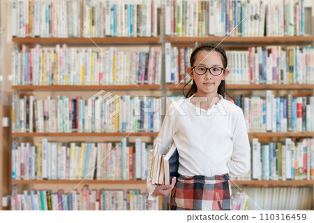 選擇書的女孩 110316459