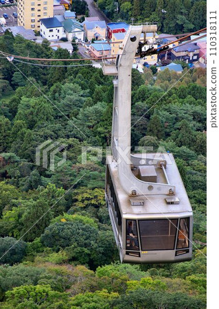 Approximately 3 minutes to the summit of 334m above sea level... [Mt. Hakodate Ropeway] where you can enjoy a panoramic view of the Tsugaru Strait, Hakodate City, and Hakodate Bay. 110318111