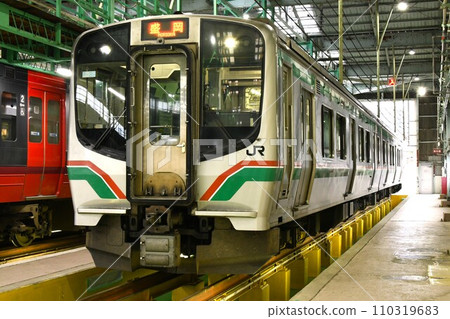 E721系列車停靠在車輛段(盛岡展示) E721系列車停靠在車輛段(盛岡展示) 110319683