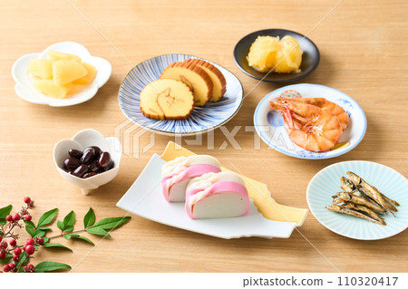 禦節菜餚裝在小盤子裡 110320417