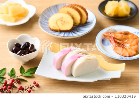 Osechi dishes served on a small plate 110320419