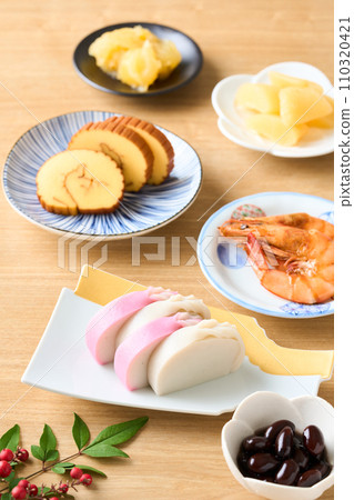 禦節菜餚裝在小盤子裡 110320421