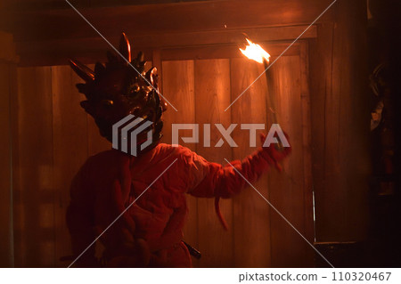 神作寺的驅魔儀式-本殿內殿的紅魔舞蹈 神作寺的驅魔儀式-本殿內殿的紅魔舞蹈 110320467