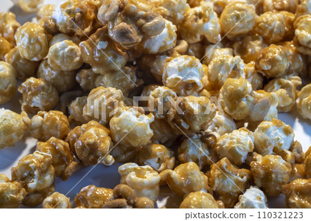 Chocolate chip and toffee chip cookies. 110321223