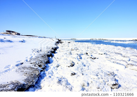 Drift ice in the Sea of Okhotsk, Hokkaido in winter Drift ice in the Sea of Okhotsk, Hokkaido in winter 110321666