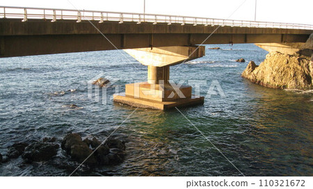 海上橋樑和海角 110321672