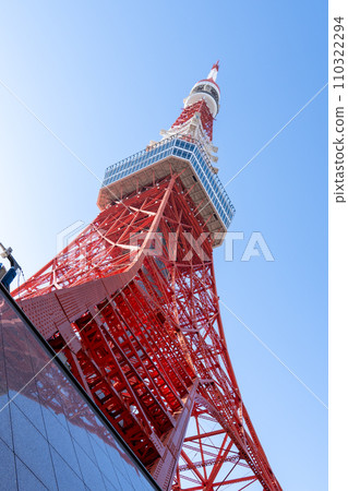 Tokyo Tower in the clear winter of 2024 110322294