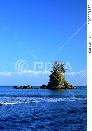 Quasi-National Park Amaharashi Coast and Tateyama Mountain Range 110323373