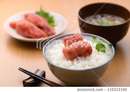 Karashi mentaiko, rice and miso soup Karashi mentaiko, rice and miso soup 110323390