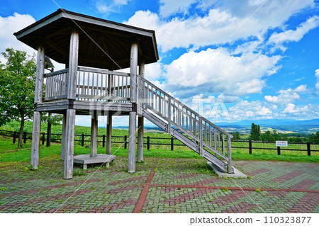 千坊峠展望台(北海道上富良野町) 千坊峠展望台(北海道上富良野町) 110323877