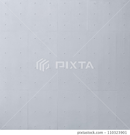 帶有 sepa 孔的淺灰色混凝土寬表面的方形背景影像 110323901