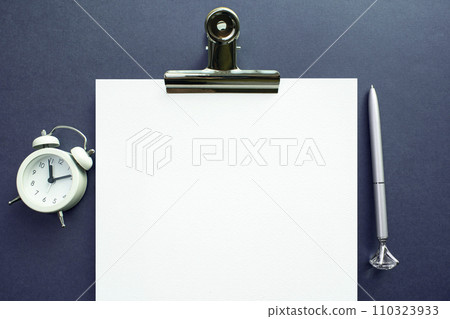 Clock and clipboard mockup, business desk 110323933