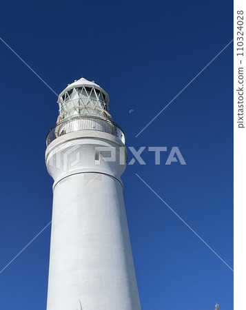 White lighthouse 110324028