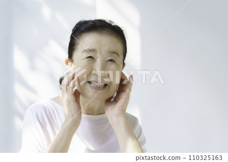 Senior women's portrait smiling Senior women's portrait smiling 110325163