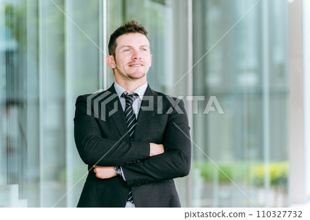 White male Western businessman working in the city (trading company, trading, global, interpreting, translation) 110327732